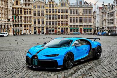 Bugatti: the Chiron Pur Sport in the European capital