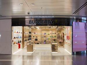 Qatar Duty Free lancia una boutique Burberry con un nuovo design di lusso