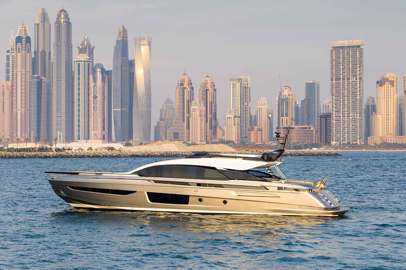 Azimut al Dubai International Boat Show 2022