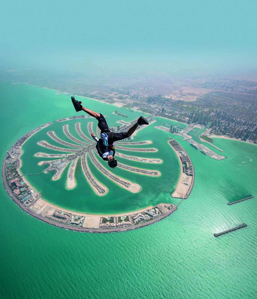 Sky Dive. Photo courtesy Ufficio Stampa Emirates / Copyright © Emirates Airlines / The Emirates Group