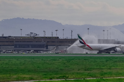 Il Boeing 777 di Emirates torna a volare su Bologna