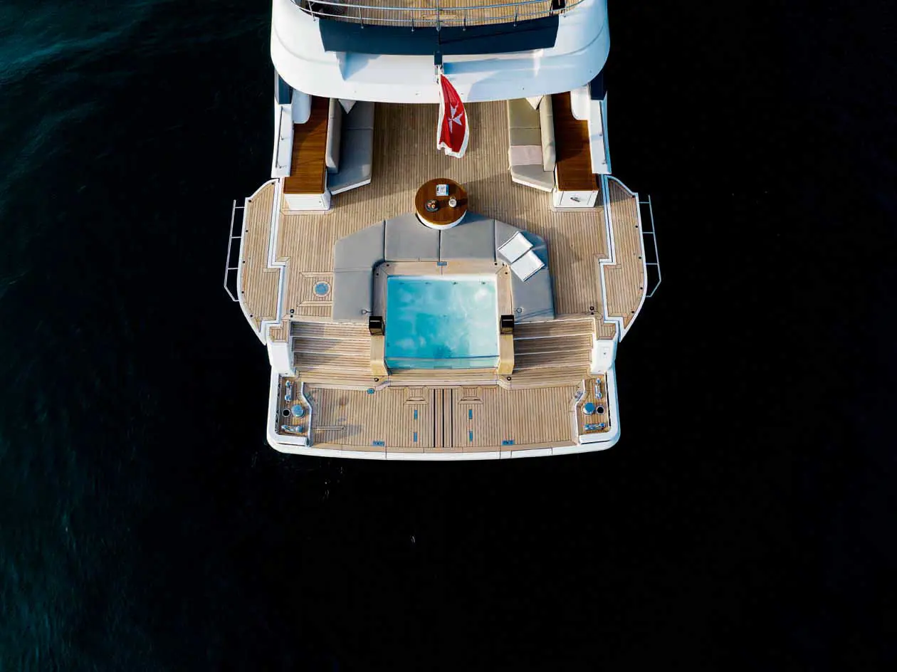 Benetti Oasis 34M, beach area. Copyright © Benetti