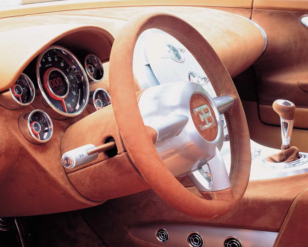 Gli esterni e gli interni della EB 18/4 Veyron anticipano chiaramente i tratti distintivi della futura Veyron 16.4 di produzione. Copyright © Bugatti