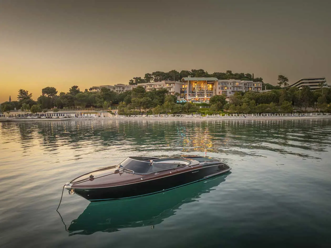 Riva Lounge all’Hotel Monte Mulini di Rovigno, in Croazia foto: Copyright © Riva - Ferretti Group Press