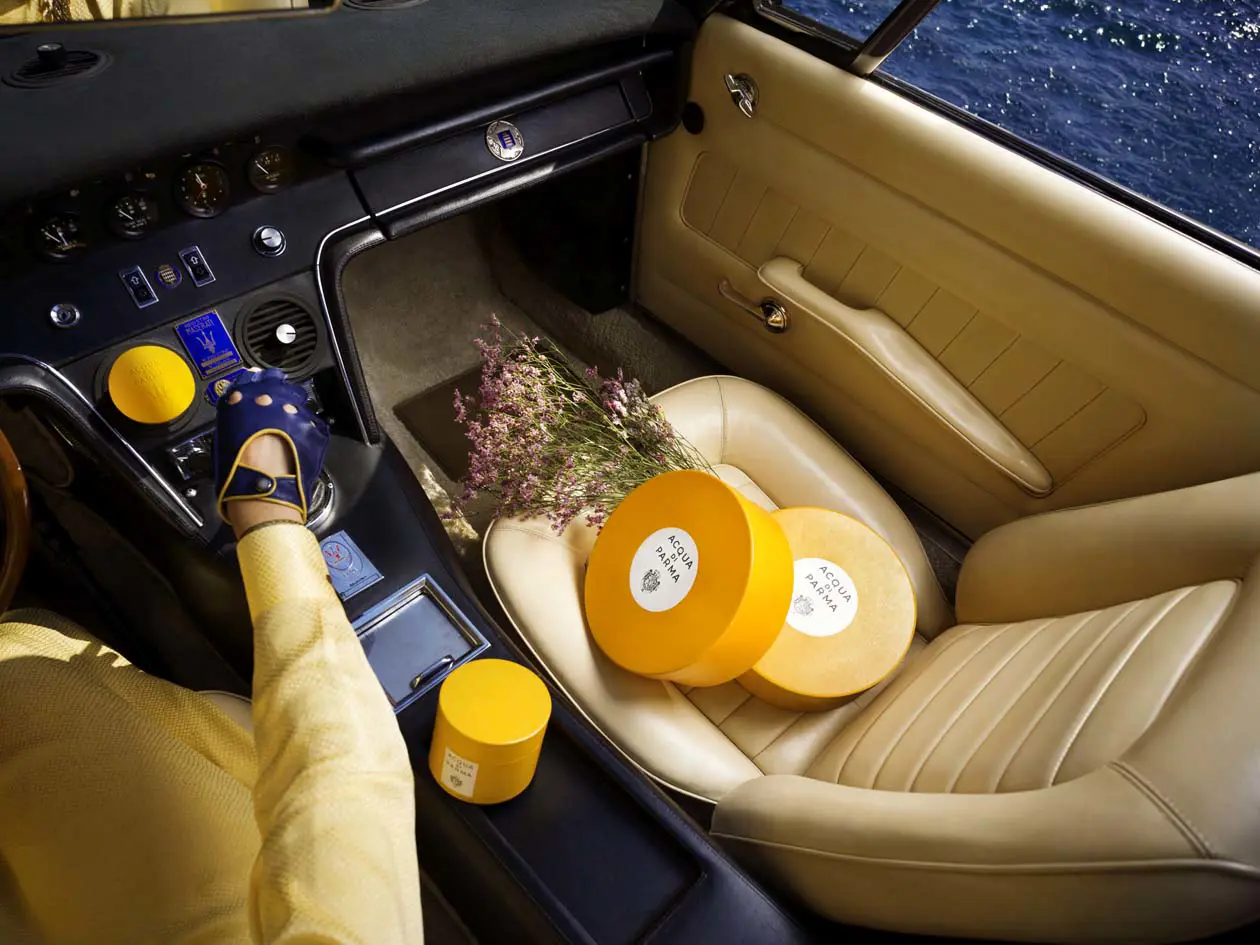 Arte del Viaggio, collezione Acqua di Parma x Maserati. Maserati Ghibli Spyder, Acqua di Parma Copyright © Maserati / Acqua di Parma