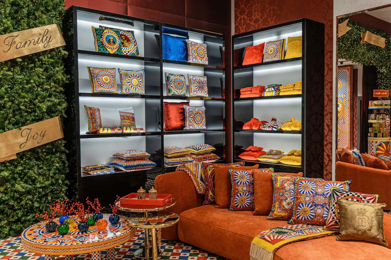 Dolce&Gabbana Holiday Market 2025 presso la boutique in 717 Fifth Avenue a New York, NY Foto: Copyright © Dolce&Gabbana