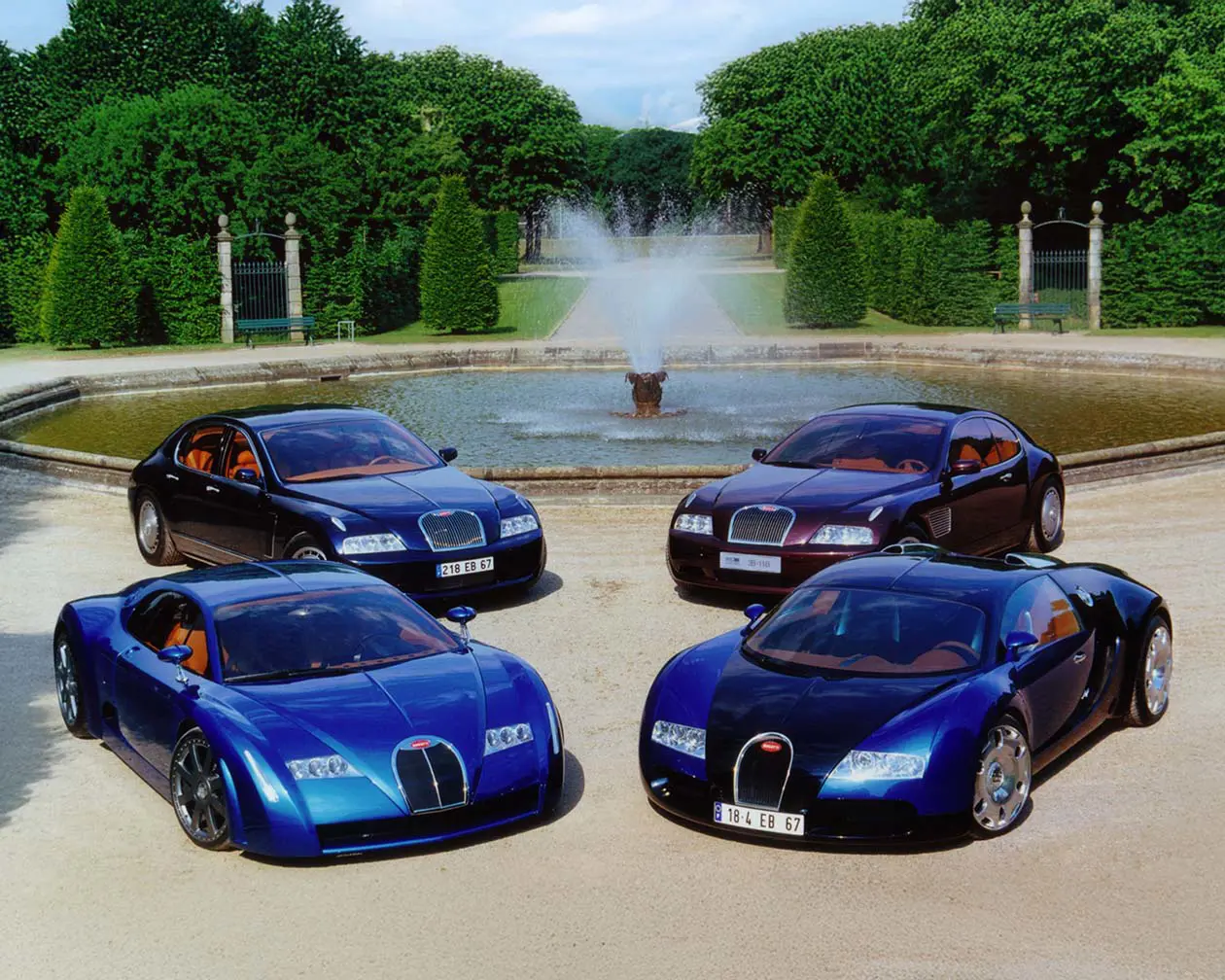 I quattro studi concettuali (EB 118, EB 218, EB 18/3 Chiron ed EB 18/4 Veyron) immortalati nel 2000 nei giardini di Herrenhäuser vicino ad Hannover. Copyright © Bugatti
