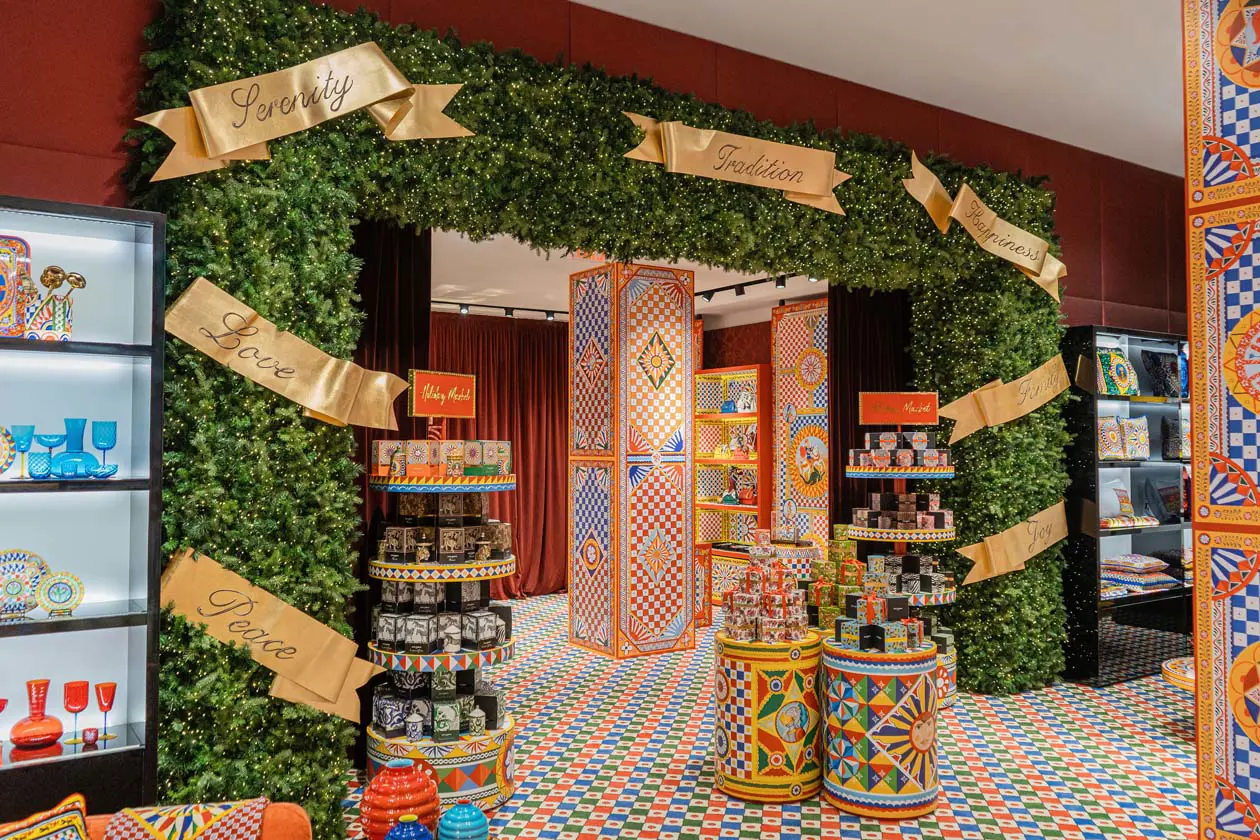 Dolce&Gabbana Holiday Market 2025 presso la boutique in 717 Fifth Avenue a New York, NY Foto: Copyright © Dolce&Gabbana
