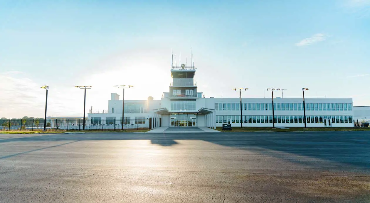 Terminal Signature Aviation, Aeroporto Smith Reynolds (INT-KINT) a Winston-Salem, Carolina del Nord, Stati Uniti. Foto: Copyright © Signature Aviation