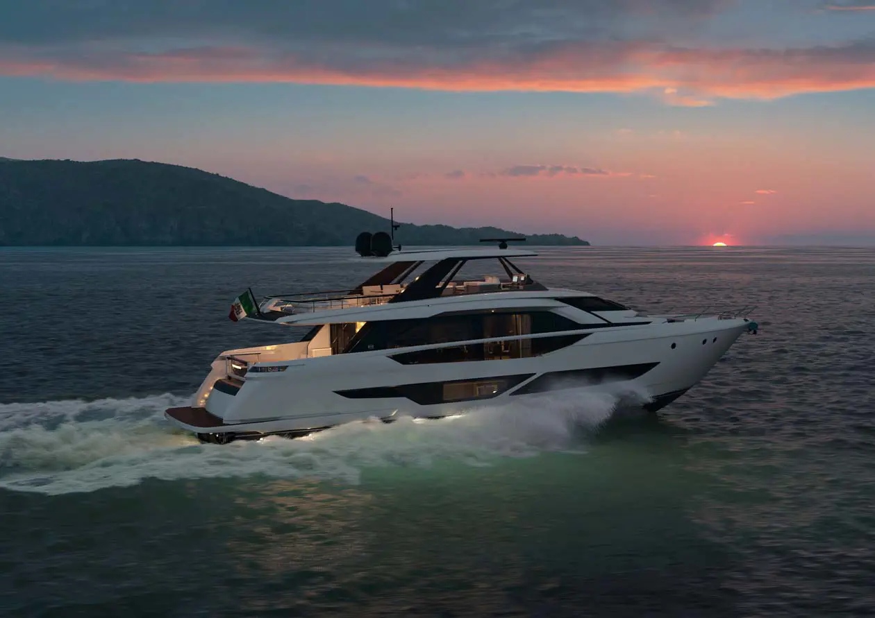 Ferretti Yachts 860