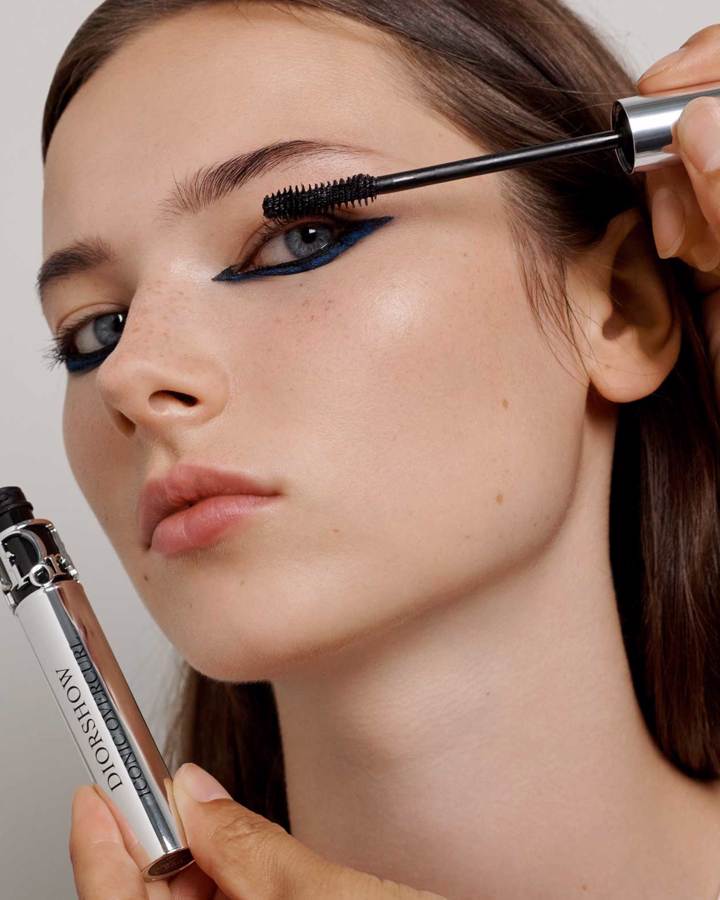 Dior autumn-winter 2021-2022 Haute Couture Collection. Dior makeup created and styled by Peter Philips. Photography: Sophie Tajan for Christian Dior Parfums.