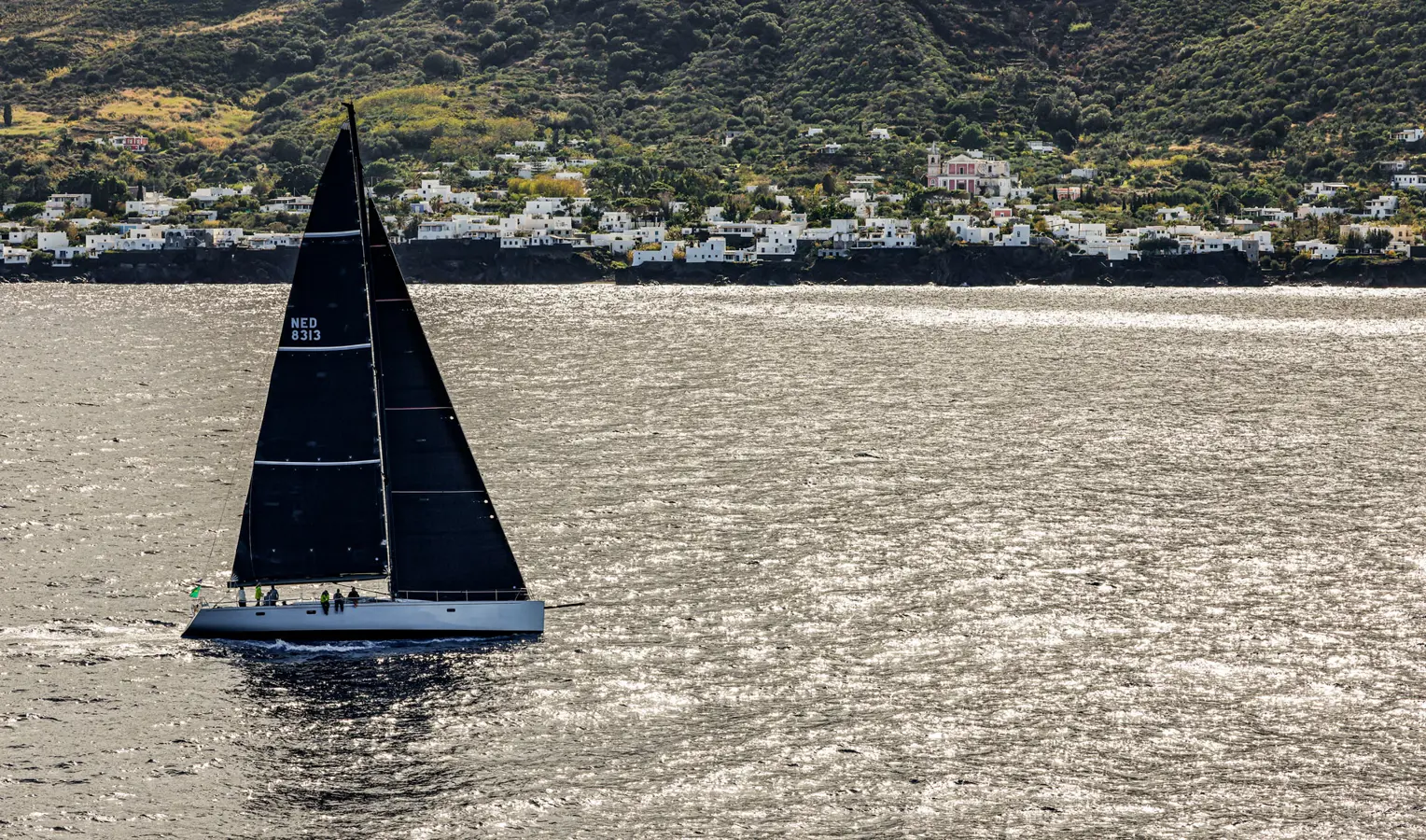 Sea racing. Rolex Middle Sea Race.