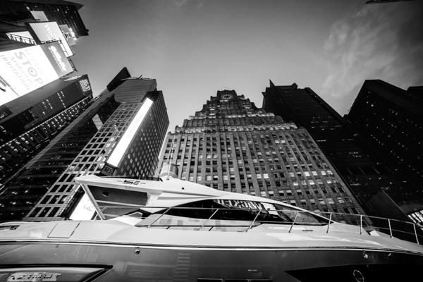 Azimut S6 arrived in Times Square