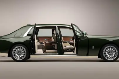 Phantom Oribe: a Bespoke Rolls-Royce Phantom in collaboration with Hermès