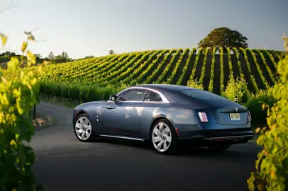 Rolls-Royce Spectre, luxury electric super coupé