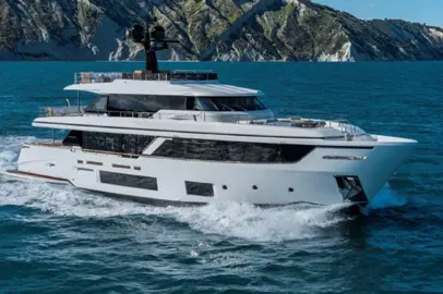 Custom Line presents the new Navetta 30: "the Art of Movement"