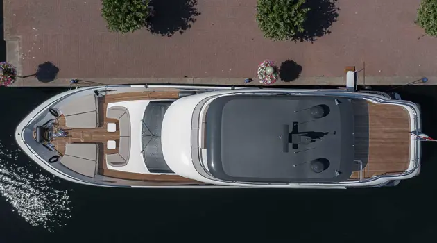 Dutch Falcon: new take on Van der Valk Flybridge line