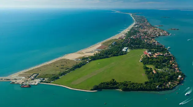 Arrivals at Nicelli Airport on the Lido of Venice are growing