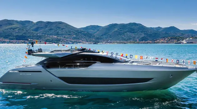 Riva 88’ Folgore: luxury and sportiness