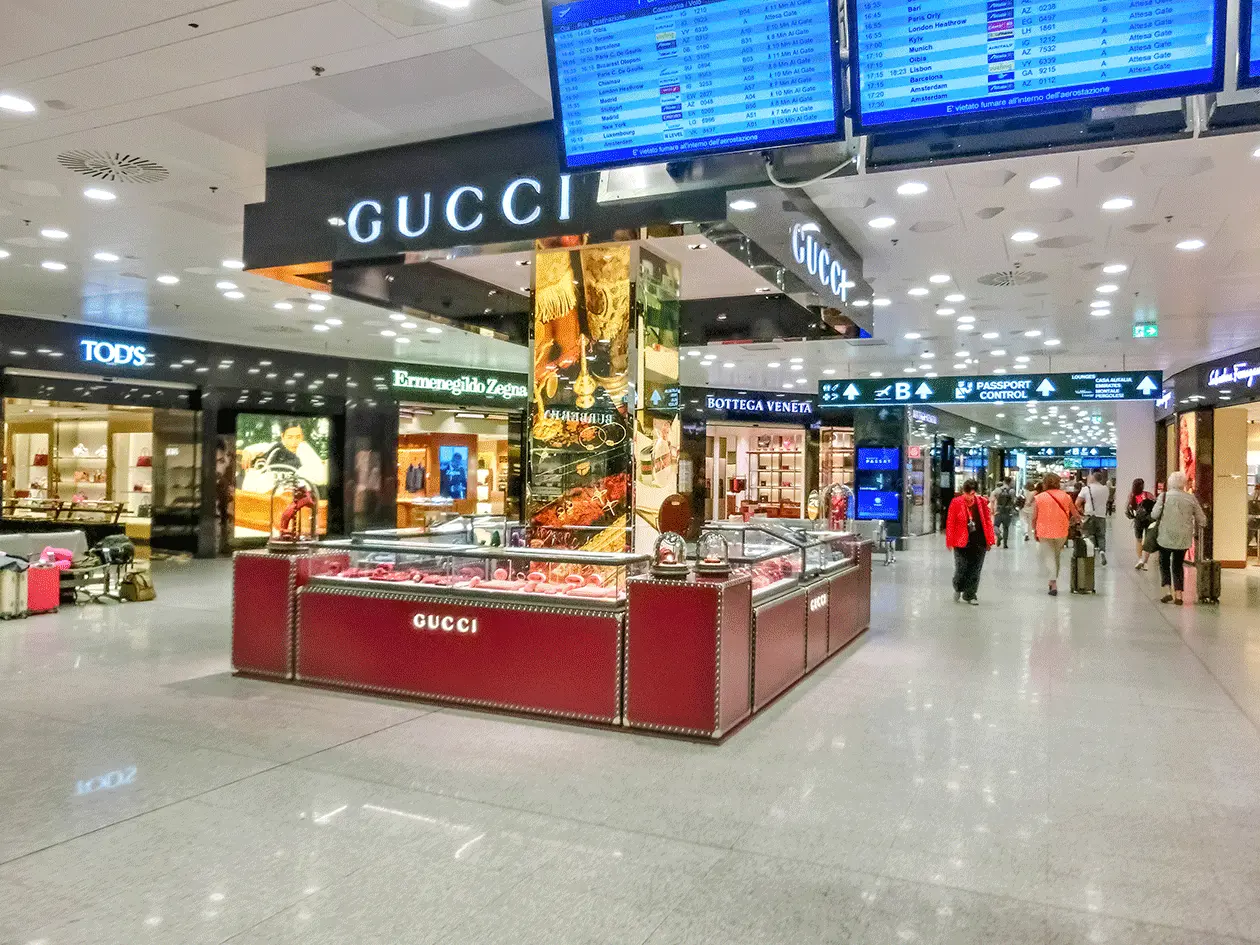 Aeroporto di Roma Fiumicino. Foto solo per uso editoriale Copyright © Sisterscom.com  / Depositphotos.com