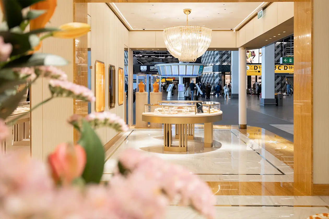 Boutique BULGARI all'aeroporto di Amsterdam Schiphol. Foto: Copyright © Ufficio Stampa aeroporto di Amsterdsm Schiphol