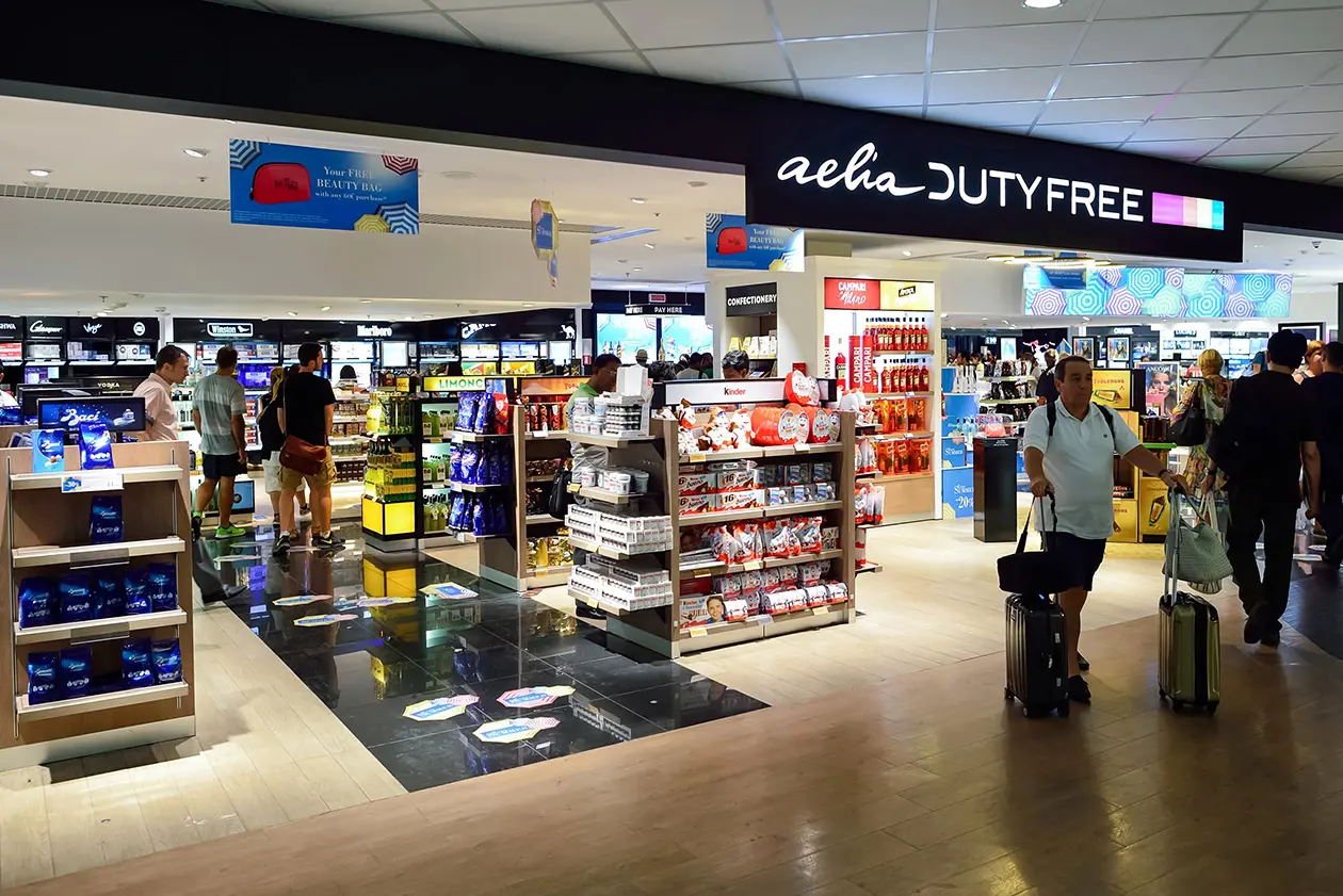 Aelia Duty Free all'aeroporto di Roma Fiumicino Foto: Copyright © Sisterscom.com - Depositphotos