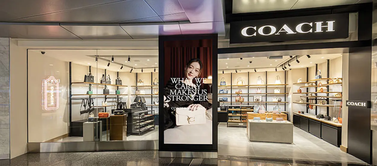 Coach Boutique all'Hamad International Airport di Doha. Foto: Copyright © Qatar Duty Free.