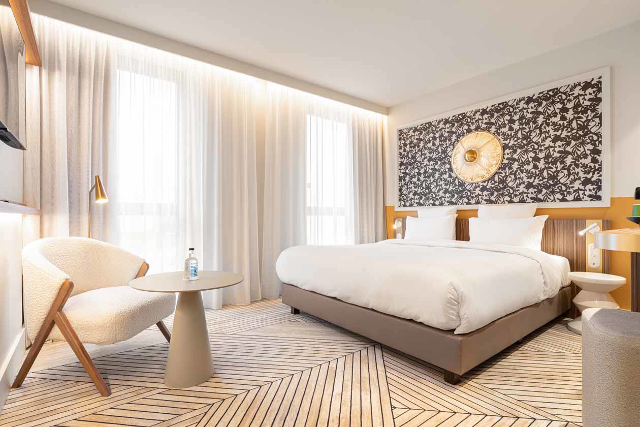 Hotel YAC Paris Clichy, Superior Guest room. Copyright © Radisson Hotel Group