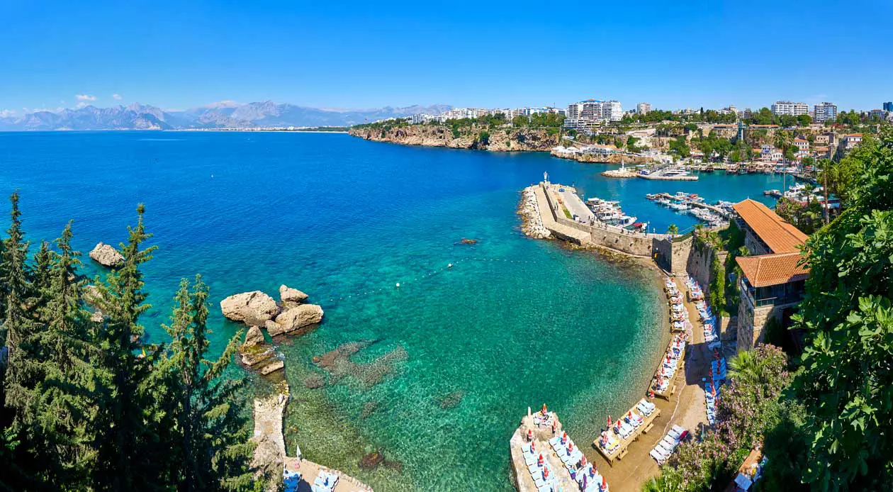 Antalya Foto: Copyright © Sisterscom.com / UDMURD / Depositphotos