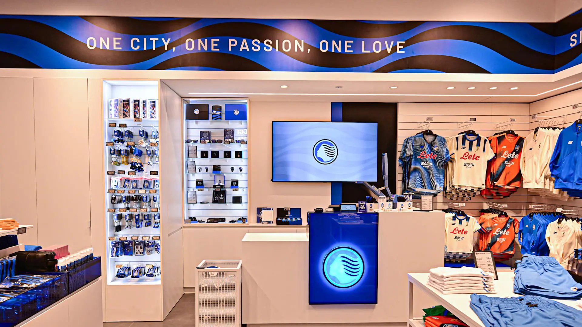Negozio Atalanta a Milan Bergamo Airport BGY Foto: Copyright © Ufficio stampa Atalanta Bergamasca Calcio S.r.l.