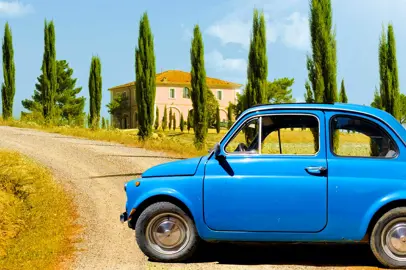 Noleggia un auto e parti per un road trip