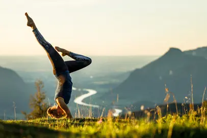 Yoga holidays in the Alps: 10 addresses among woods, spas and Dolomite panoramas