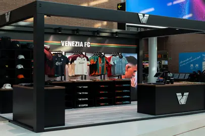 Venezia FC opens a new store at Marco Polo Airport