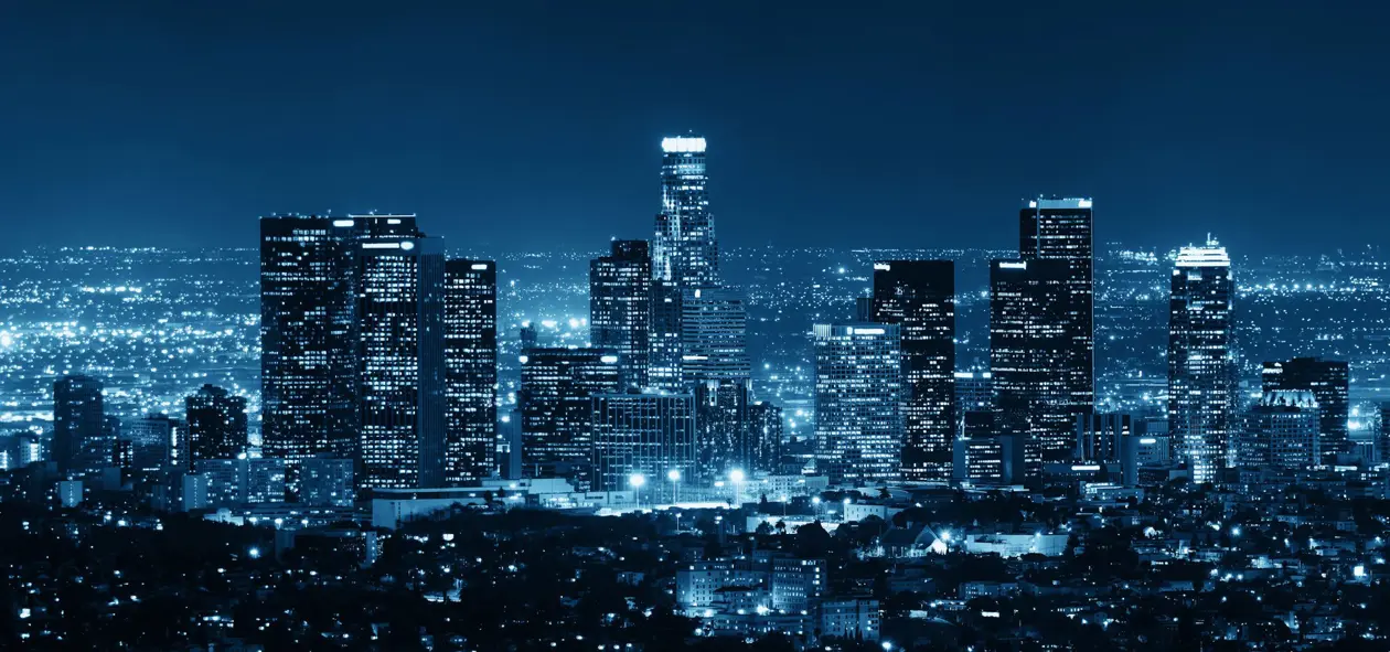 Los Angeles: Copyright © Sisterscom.com / Shutterstock