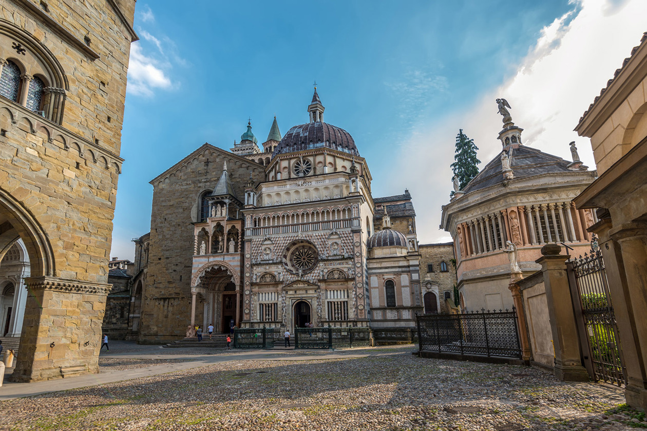 Cappella Colleoni e Basila Santa Maria Maggiore a Bergamo alta. Foto: Copyright © Sisterscom.com / Byvalet / Shutterstock   