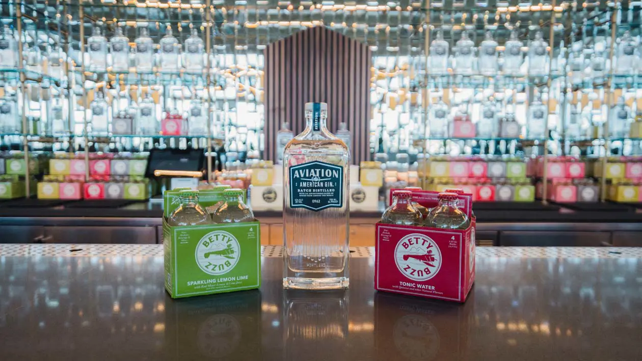 Aviation American Gin and Betty Buzz displayed at Bridge Bar JFK Greenwich Lounge. Copyright © British Airways