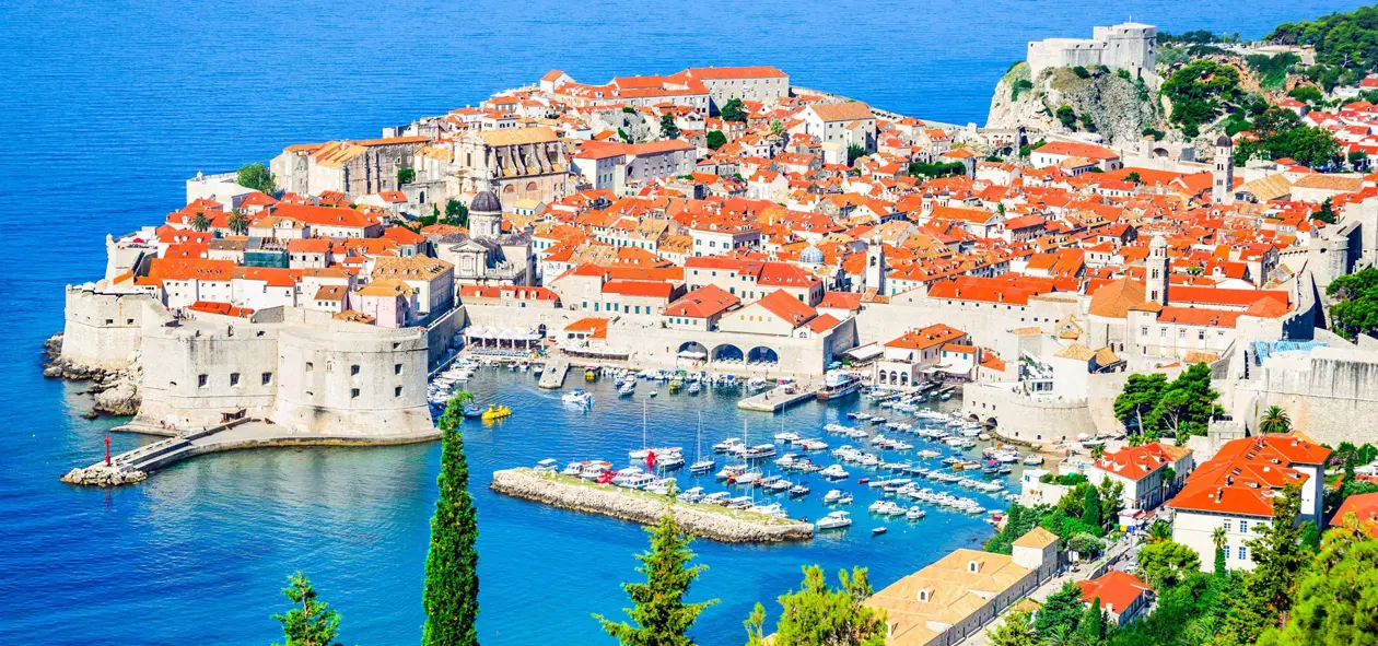 Dubrovnik: Copyright © Sisterscom.com /&nbsp;Shutterstock