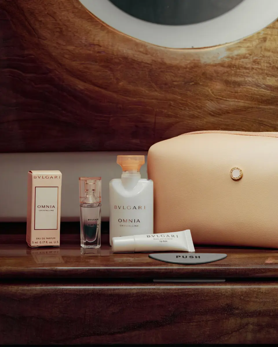 Emirates, amenity kit Bulgari First e Business Class Copyright © Emirates Airlines /&nbsp;The Emirates Group