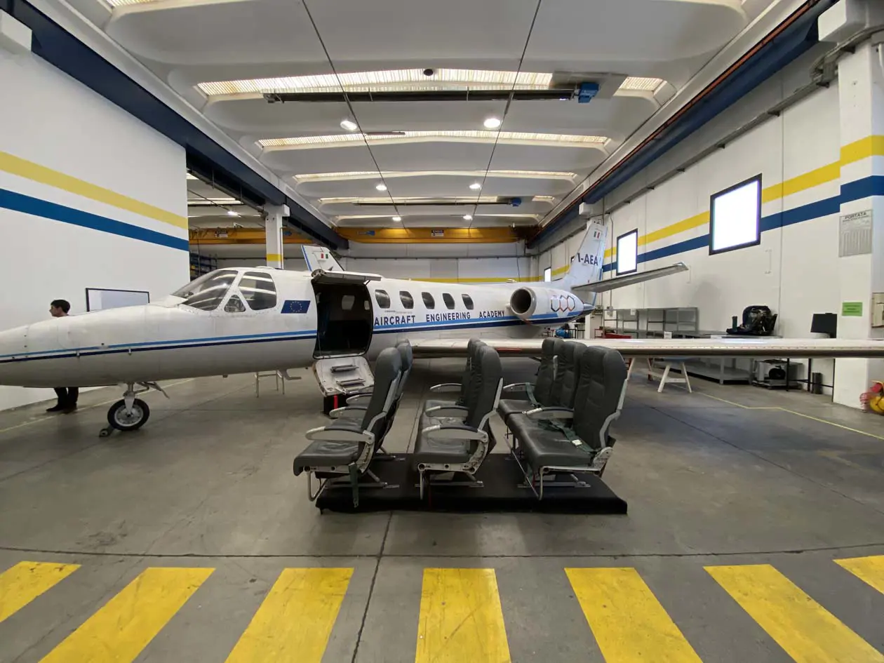 Aircraft Engineering Academy di Azzano San Paolo in provincia di Bergamo Foto: Copyright © Sisterscom.com / Avion Tourism Magazine