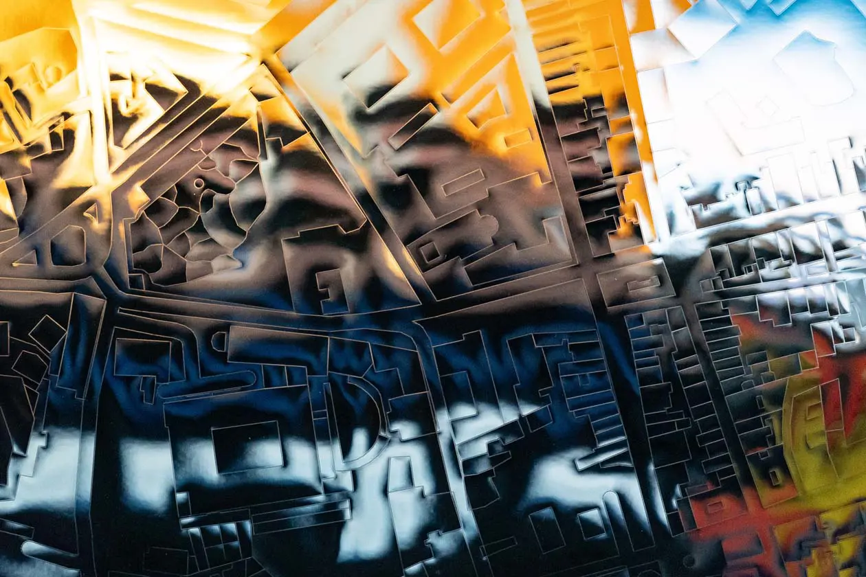 Aeroporto di Fiumicino, installazione “Un ritratto di chiunque a Roma” di Daniele Sigalot Foto: Copyright © Ufficio Stampa ADR