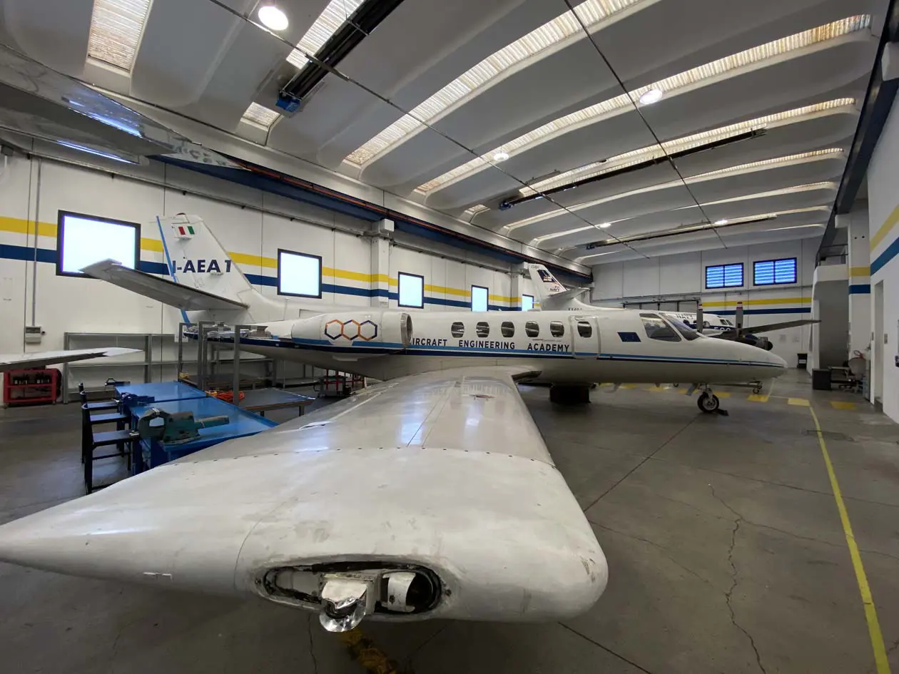 Aircraft Engineering Academy di Azzano San Paolo in provincia di Bergamo Foto: Copyright © Sisterscom.com / Avion Tourism Magazine