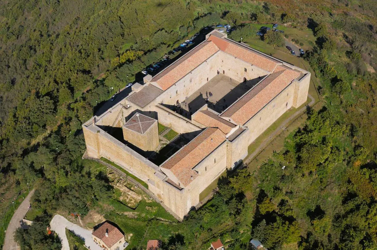 Castello di Lagopesole, Basilicata Foto: Copyright © Ufficio stampa dell'APT Basilicata - Basilicata Turistica / Studio Eidos