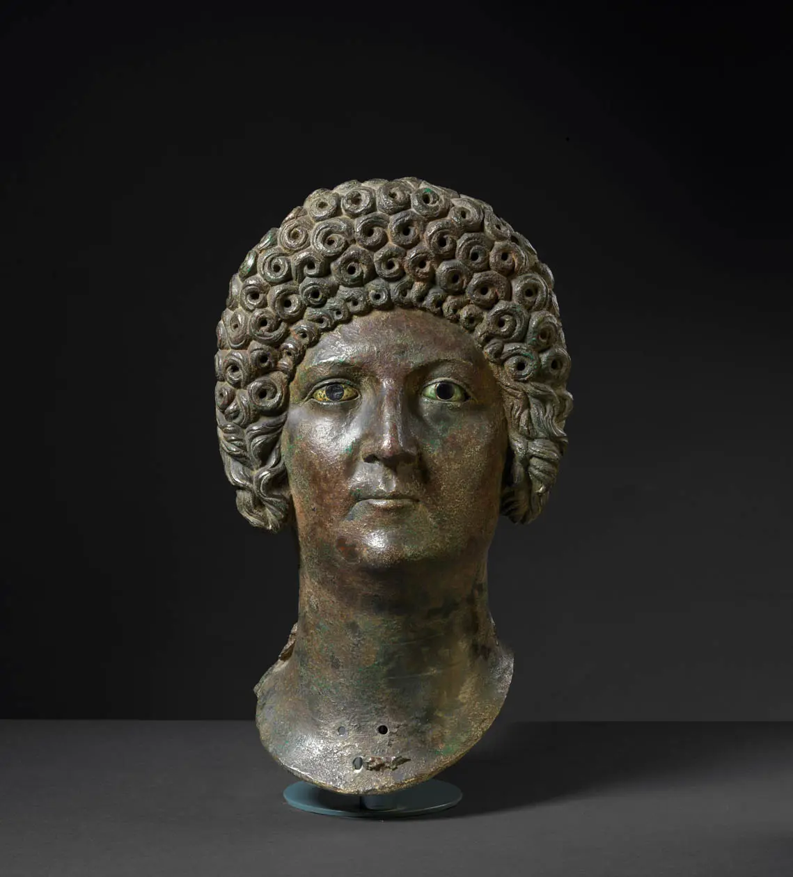 Ritratto femminile in bronzo, cd. Dama Flavia, seconda metà I sec. d.C., Brescia,                Museo di Santa Giulia, inv. MR 348. Foto studio Rapuzzi.