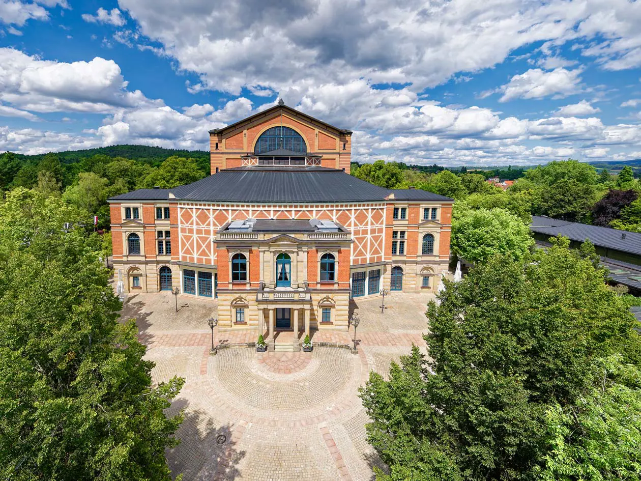 Festspielhaus vista aerea Copyright © Mikhail Butovskiy / Bayreuth Marketing & Tourismus GmbH