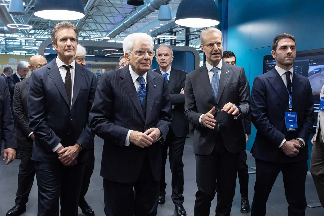Il Presidente della Repubblica Sergio Mattarella visita l’Innovation Hub, in occasione della cerimonia in occasione del 65° anniversario dell’Aeroporto “Leonardo Da Vinci” di Roma Fiumicino. Copyright © Presidenza della Repubblica