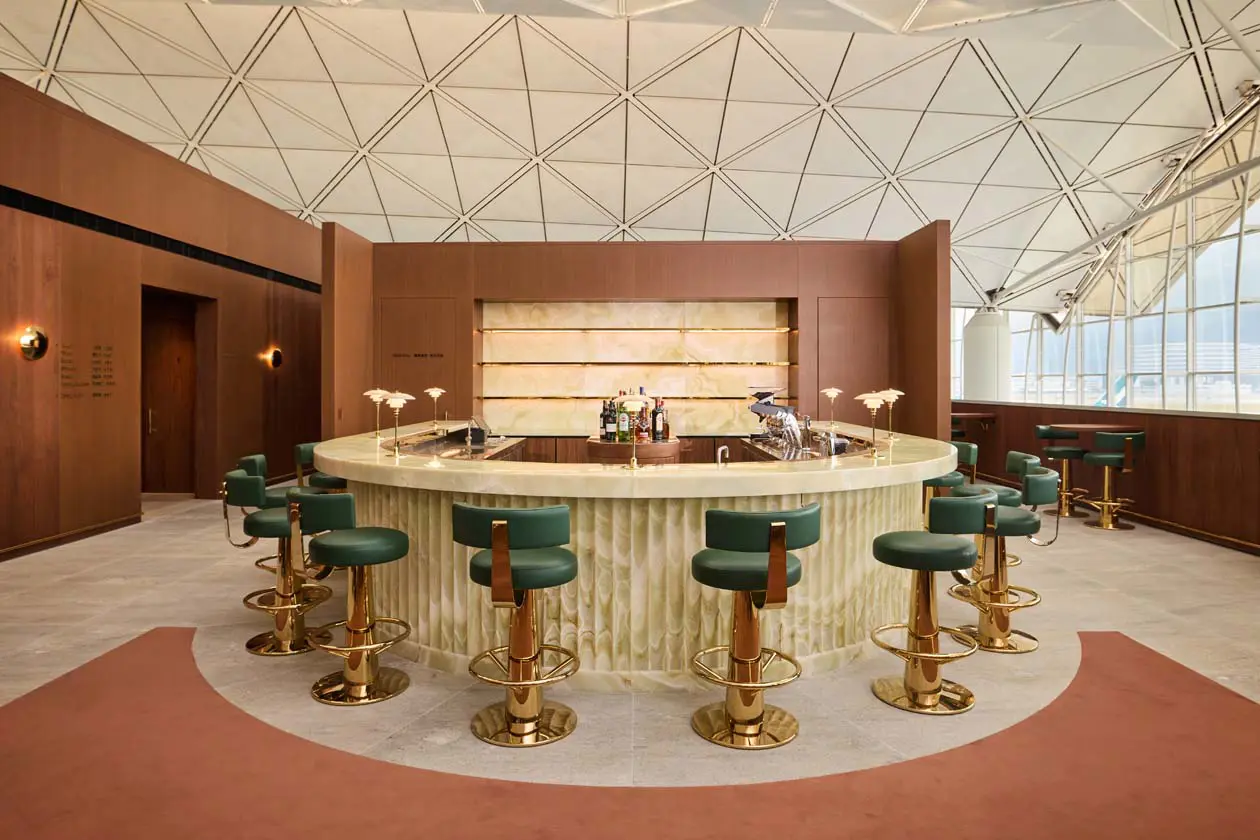 Cathay Pacific lounge The Wing, First a Hong Kong - Atrium Foto: Copyright © Cathay Pacific Airways