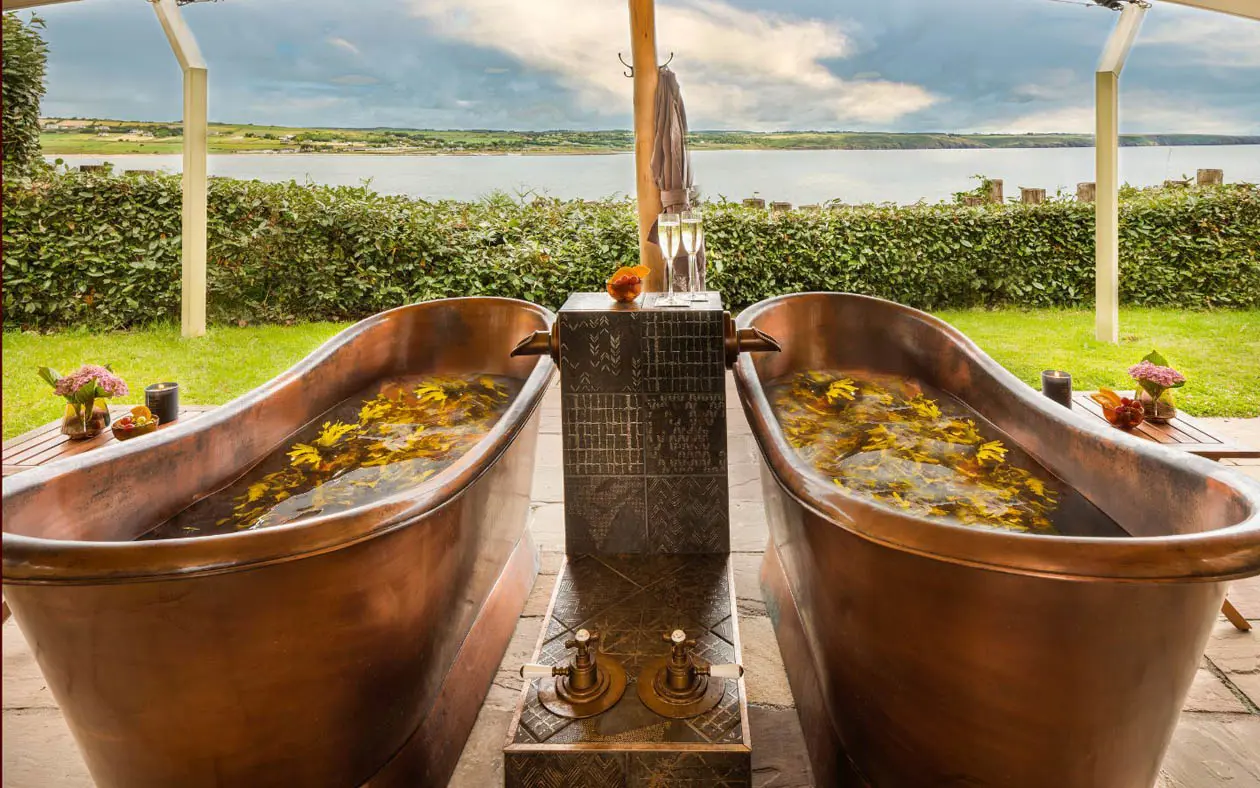 Cliff House Sontuoso bagno irlandese alle alghe vista oceano. Foto: Copyright © Ufficio Stampa Turismo Irlandese