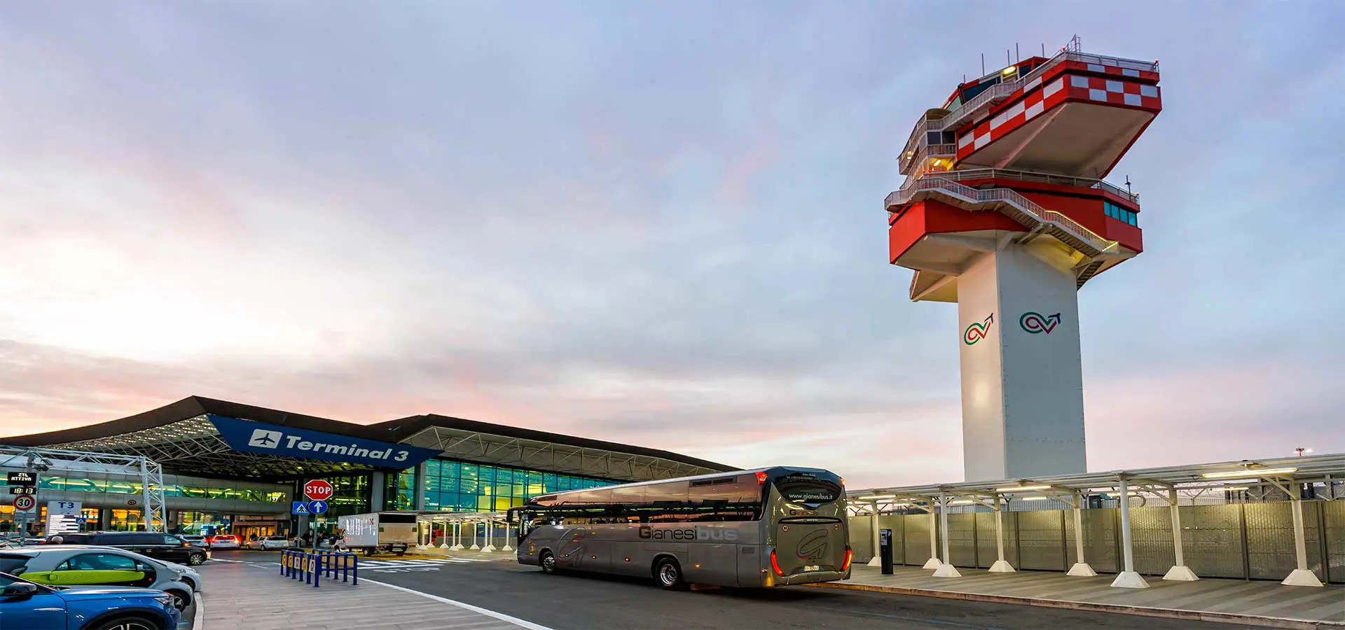 Aeroporto di Roma Fiumicino Foto: Copyright © Sisterscom.com / depositphotos 