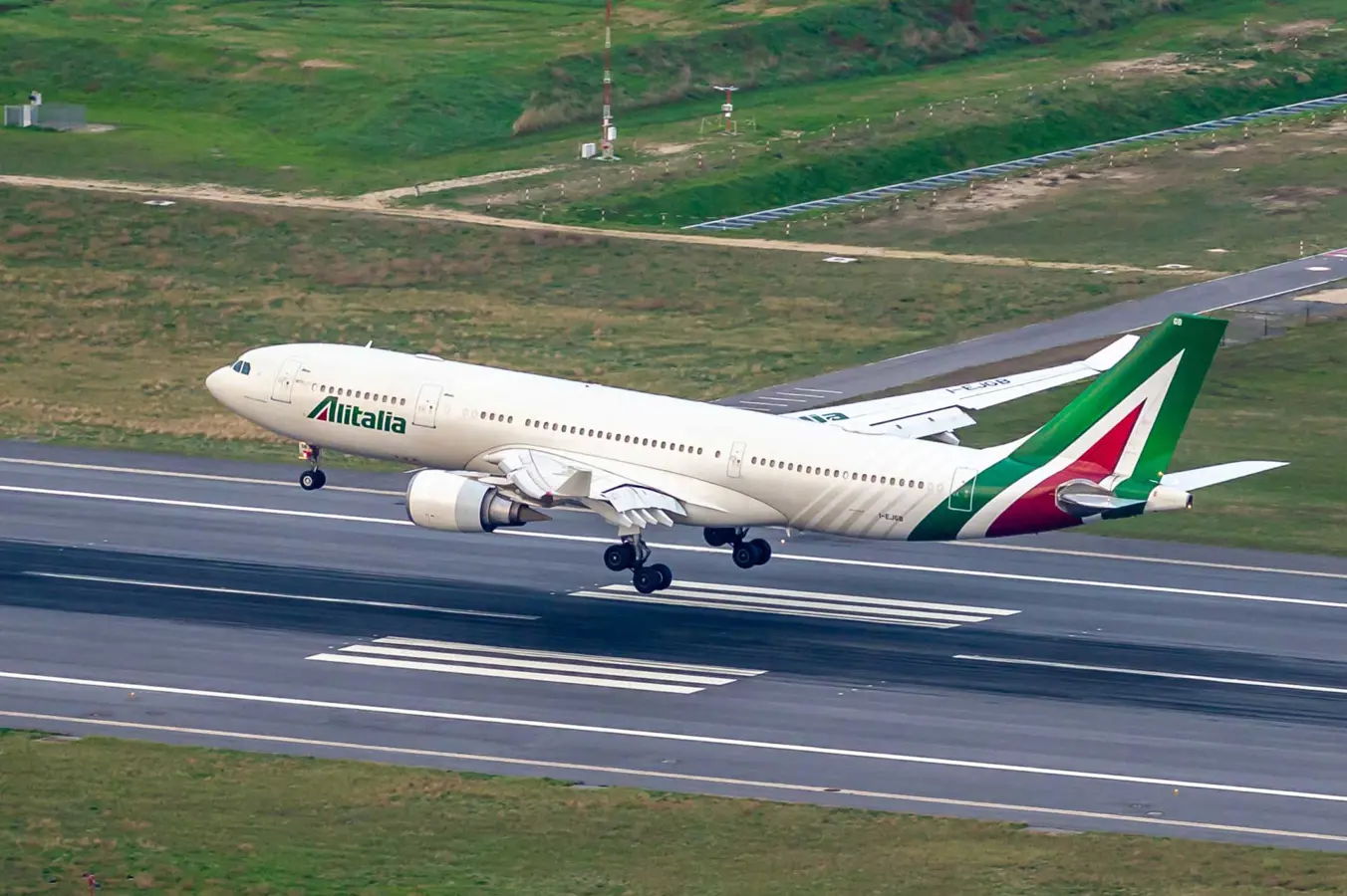 Alitalia Airbus-330-200