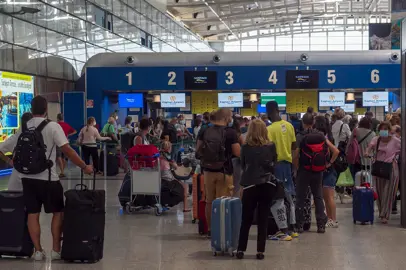 The network of destinations reachable from Cagliari for the summer